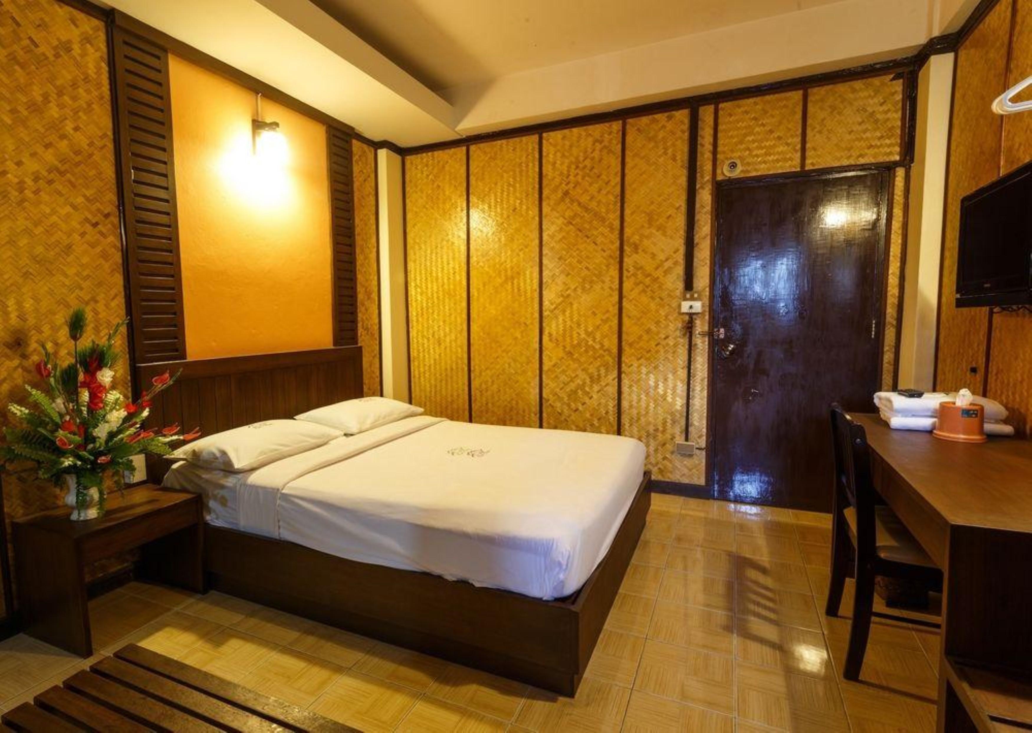 Luck Thai Hotel Чиангмай Екстериор снимка